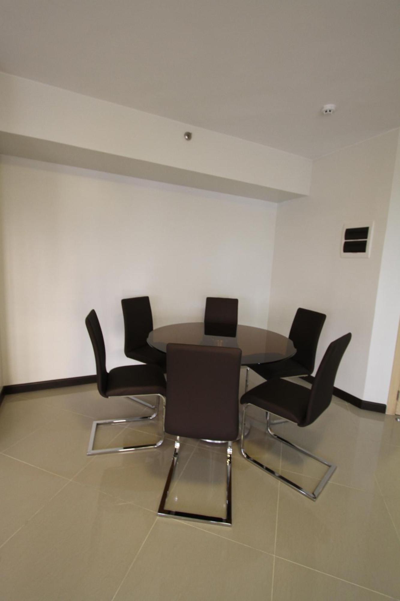 Extremeli Suites Manila Powered By Cocotel Room photo